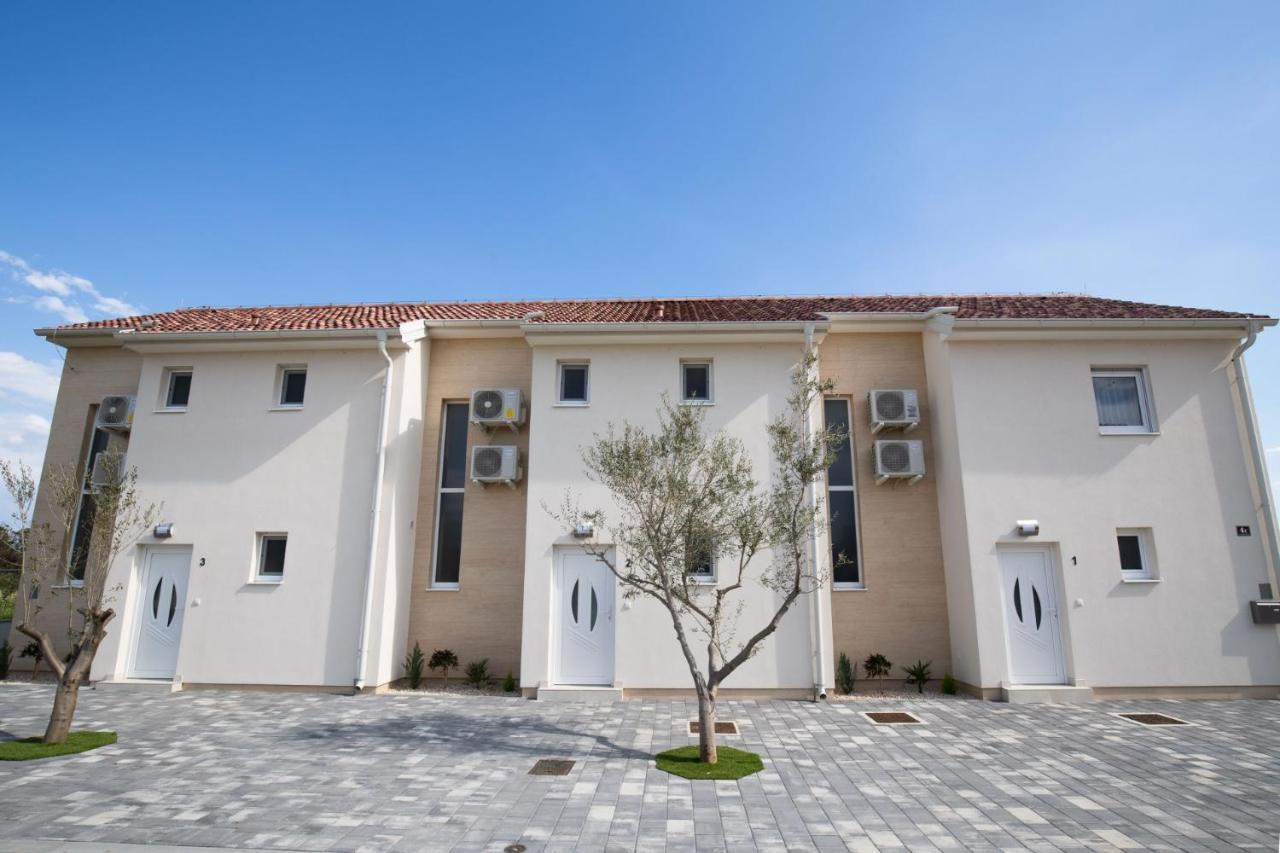 Beachfront Reiterer Villa V2 With Seaview 30 Meters From The Beach - Crowonder Luxury Rent Привлака Екстер'єр фото
