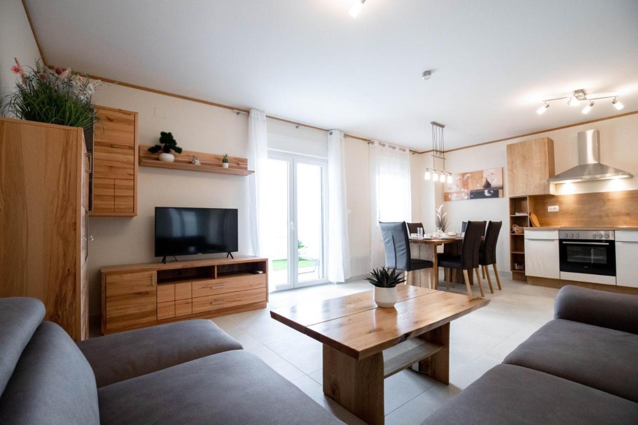 Beachfront Reiterer Villa V2 With Seaview 30 Meters From The Beach - Crowonder Luxury Rent Привлака Екстер'єр фото