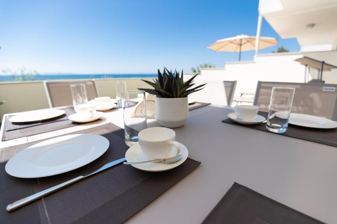 Beachfront Reiterer Villa V2 With Seaview 30 Meters From The Beach - Crowonder Luxury Rent Привлака Екстер'єр фото